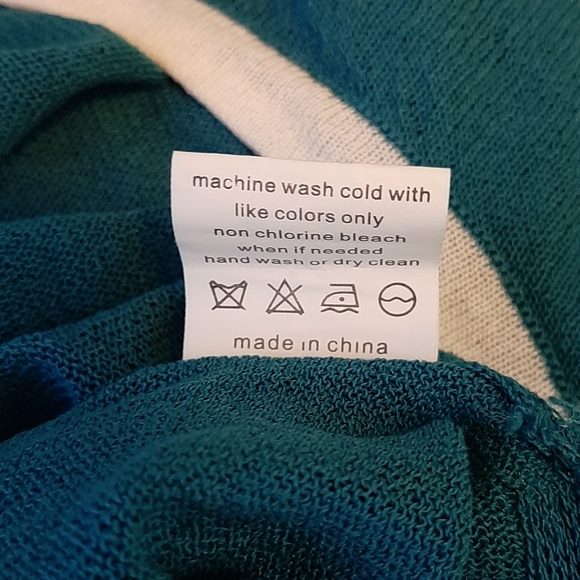 🅱️🅾️G🅾️ Sheer teal color asymmetrical long sleeves top - Picture 7 of 8